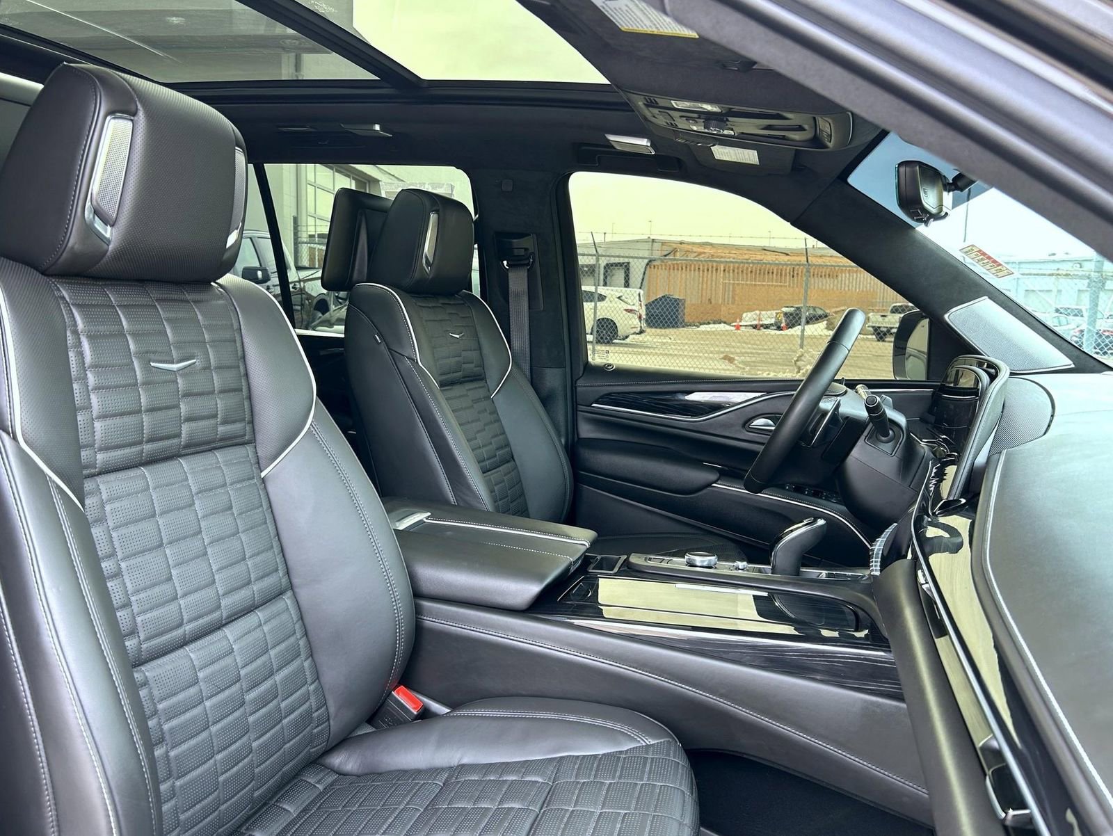 Certified 2024 Cadillac Escalade V w/ LPO, ONYX Package image 19