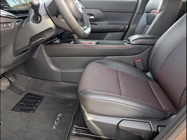 Used 2025 Nissan Kicks SR image 9