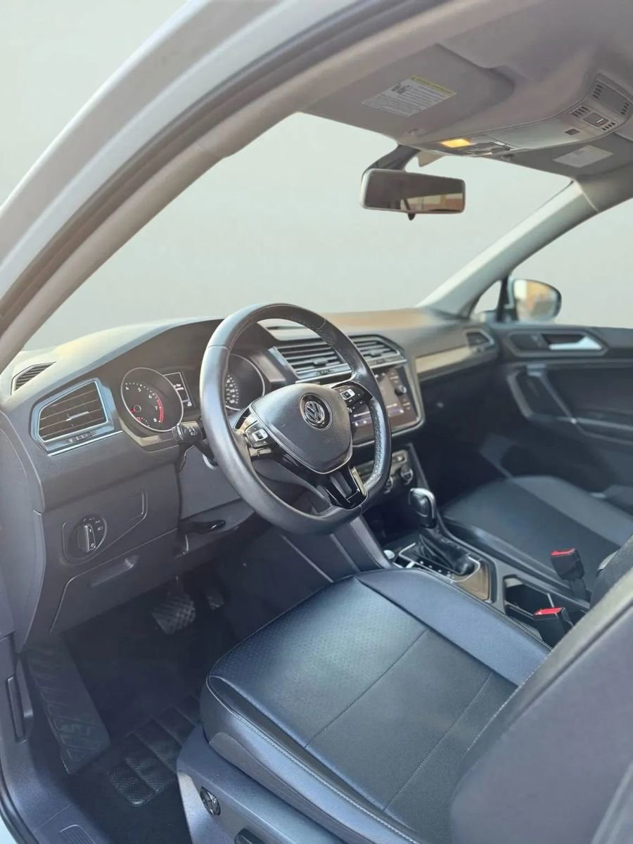 Used 2020 Volkswagen Tiguan SEL image 24