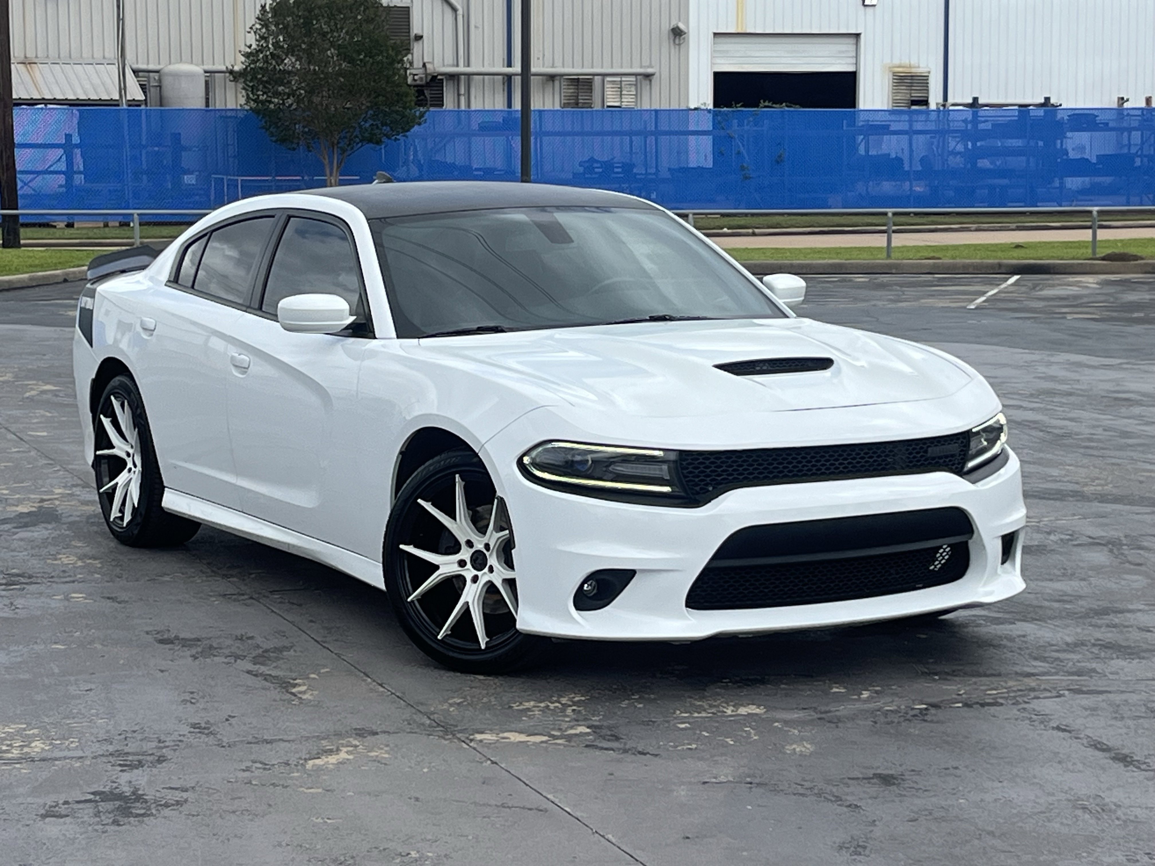 Used 2018 Dodge Charger R/T RWD image 3