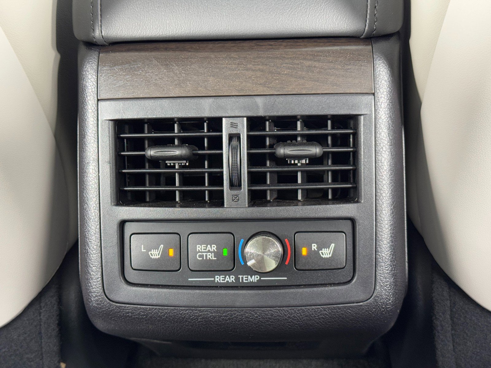 Used 2016 Toyota Avalon Limited w/ Toyota Safety Sense Package image 32