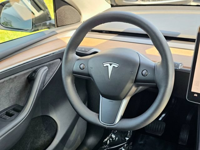 Used 2023 Tesla Model Y Long Range AWD/4WD image 29