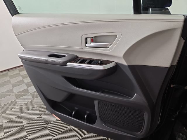 Used 2022 Toyota Sienna XLE w/ XLE Plus Package AWD/4WD image 32