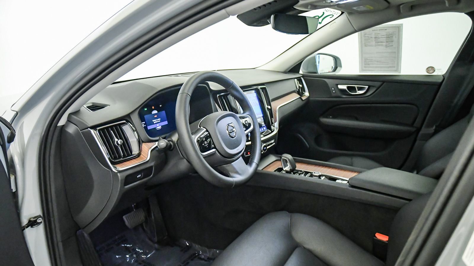 Certified 2025 Volvo V60 B5 Cross Country Plus AWD/4WD image 17