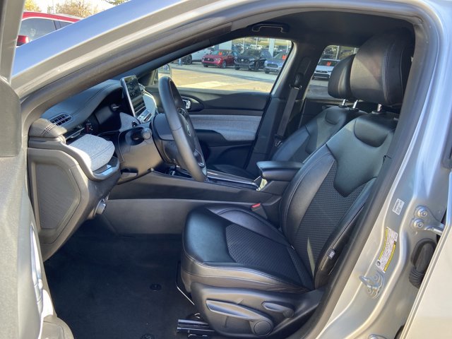 Used 2024 Jeep Compass Latitude image 34