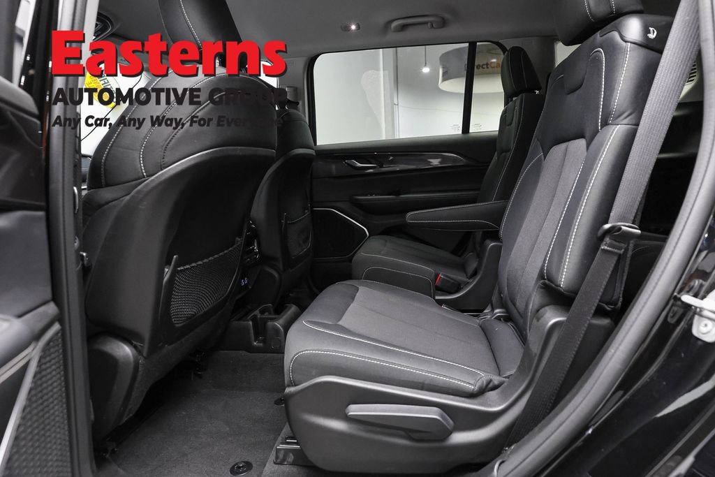 Used 2022 Jeep Grand Cherokee L Laredo w/ Luxury Tech Group I AWD/4WD image 21