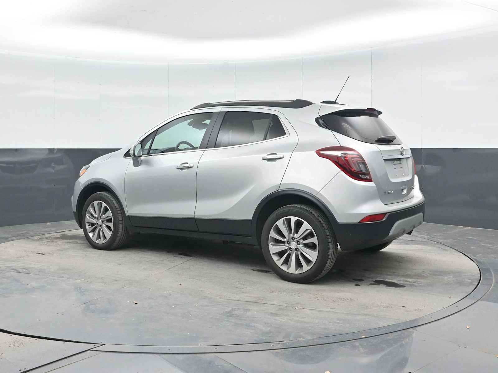Used 2018 Buick Encore Preferred AWD/4WD image 2