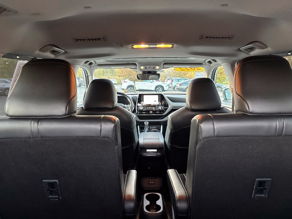 Used 2022 Toyota Highlander XLE AWD/4WD image 14