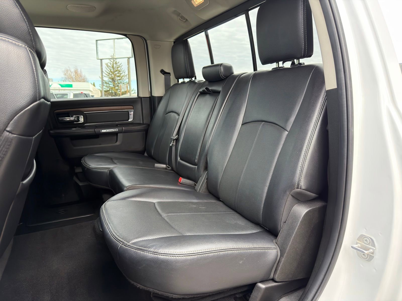 Used 2018 RAM 1500 Laramie image 29