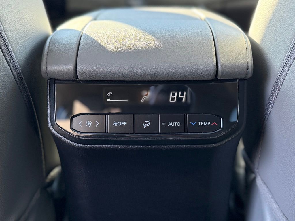 Certified 2025 Toyota Highlander XLE image 10