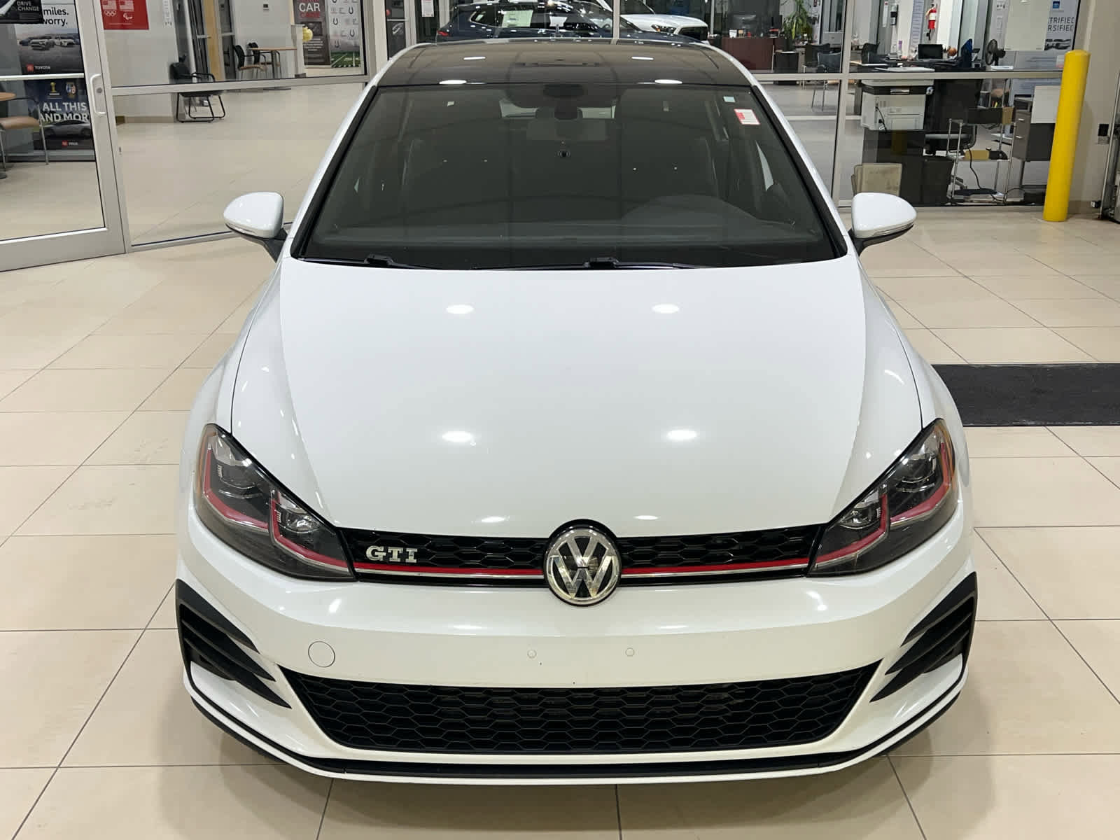 Used 2018 Volkswagen GTI SE image 3