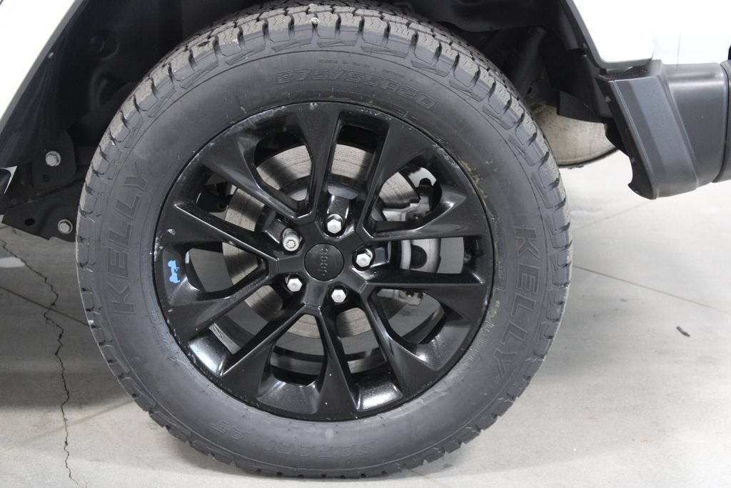 Used 2023 Jeep Wrangler Unlimited Sahara w/ Cold Weather Group AWD/4WD image 18