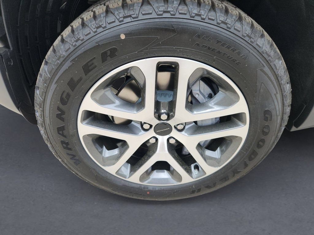 Used 2026 Land Rover Defender 110 S AWD/4WD image 8