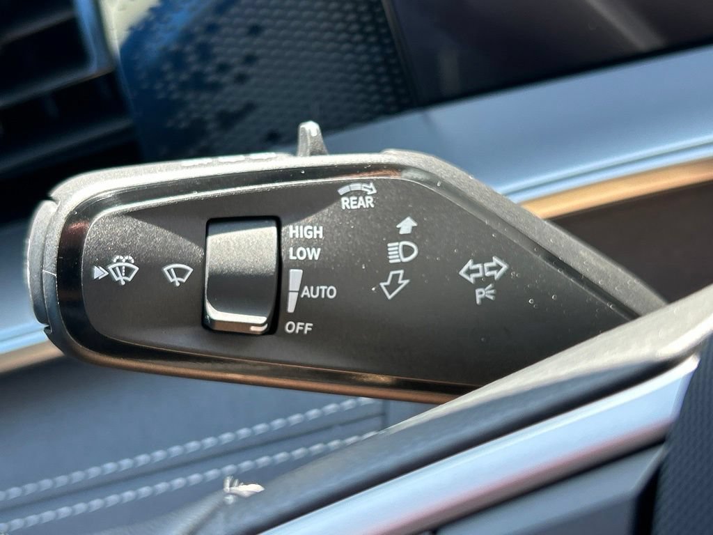 New 2026 Volkswagen Tiguan SE FWD image 29