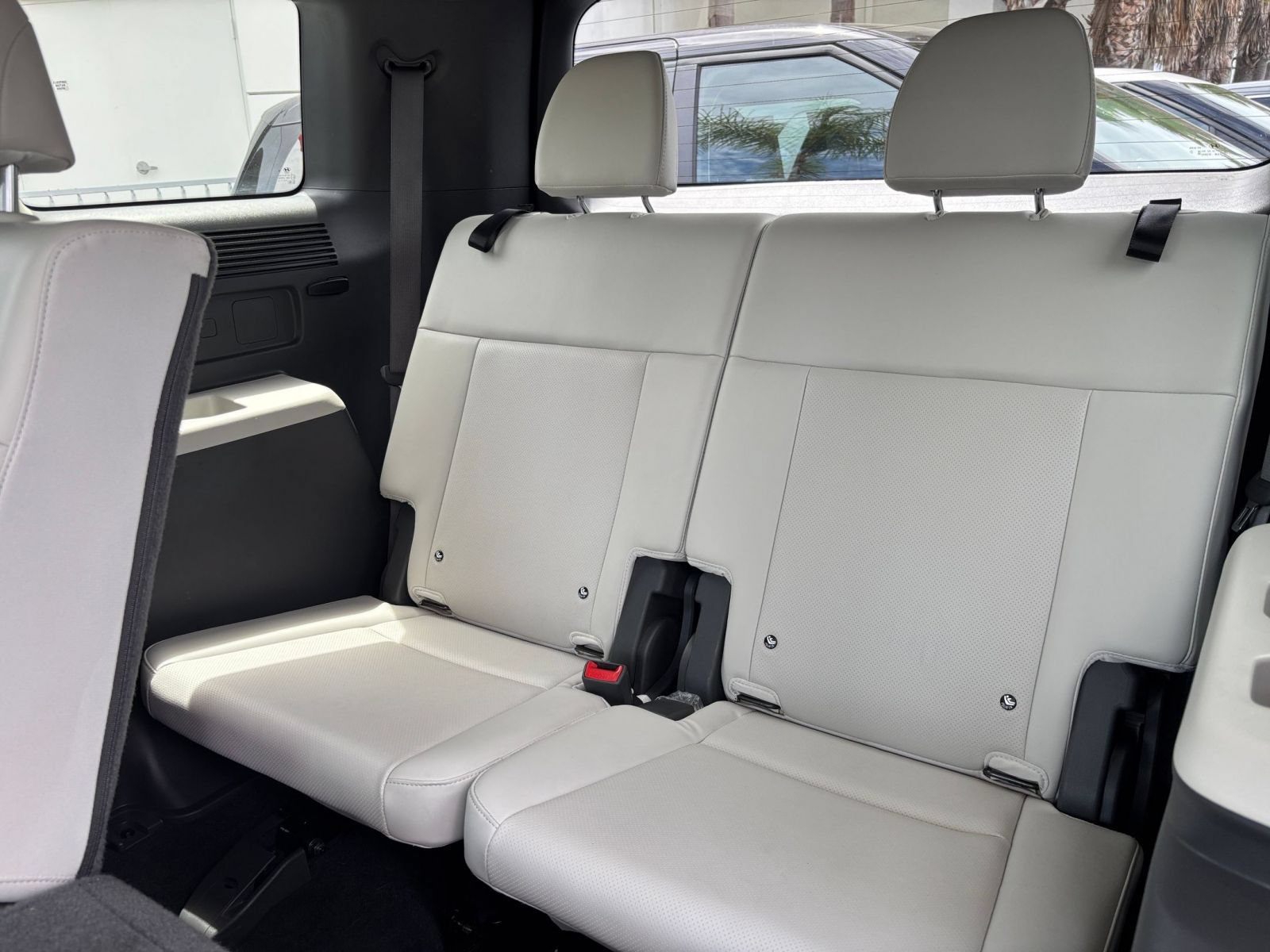 Used 2025 Hyundai Santa Fe SEL FWD image 30
