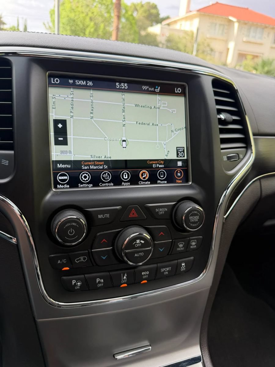 Used 2018 Jeep Grand Cherokee Overland AWD/4WD image 18