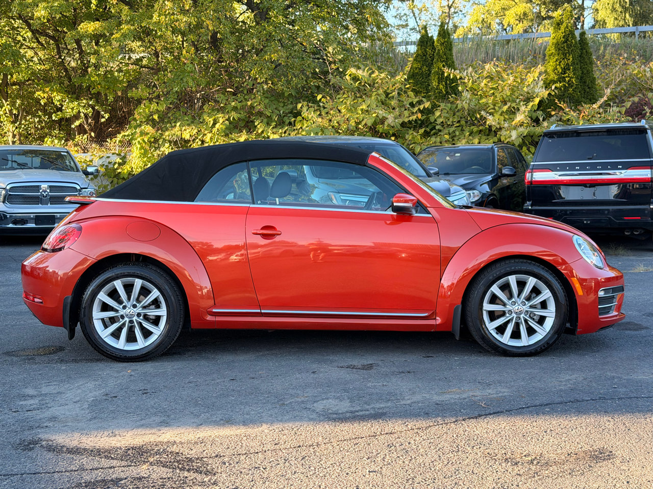 Used 2019 Volkswagen Beetle 2.0T SE image 14