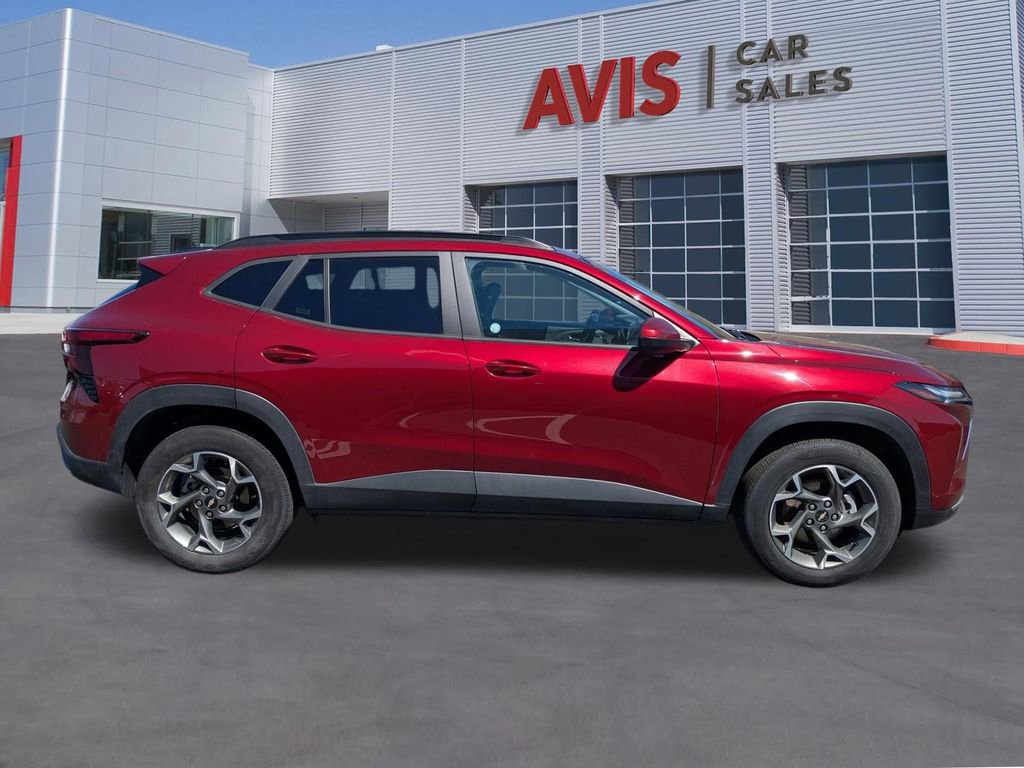 Used 2025 Chevrolet Trax LT w/ LT Convenience Package FWD image 5