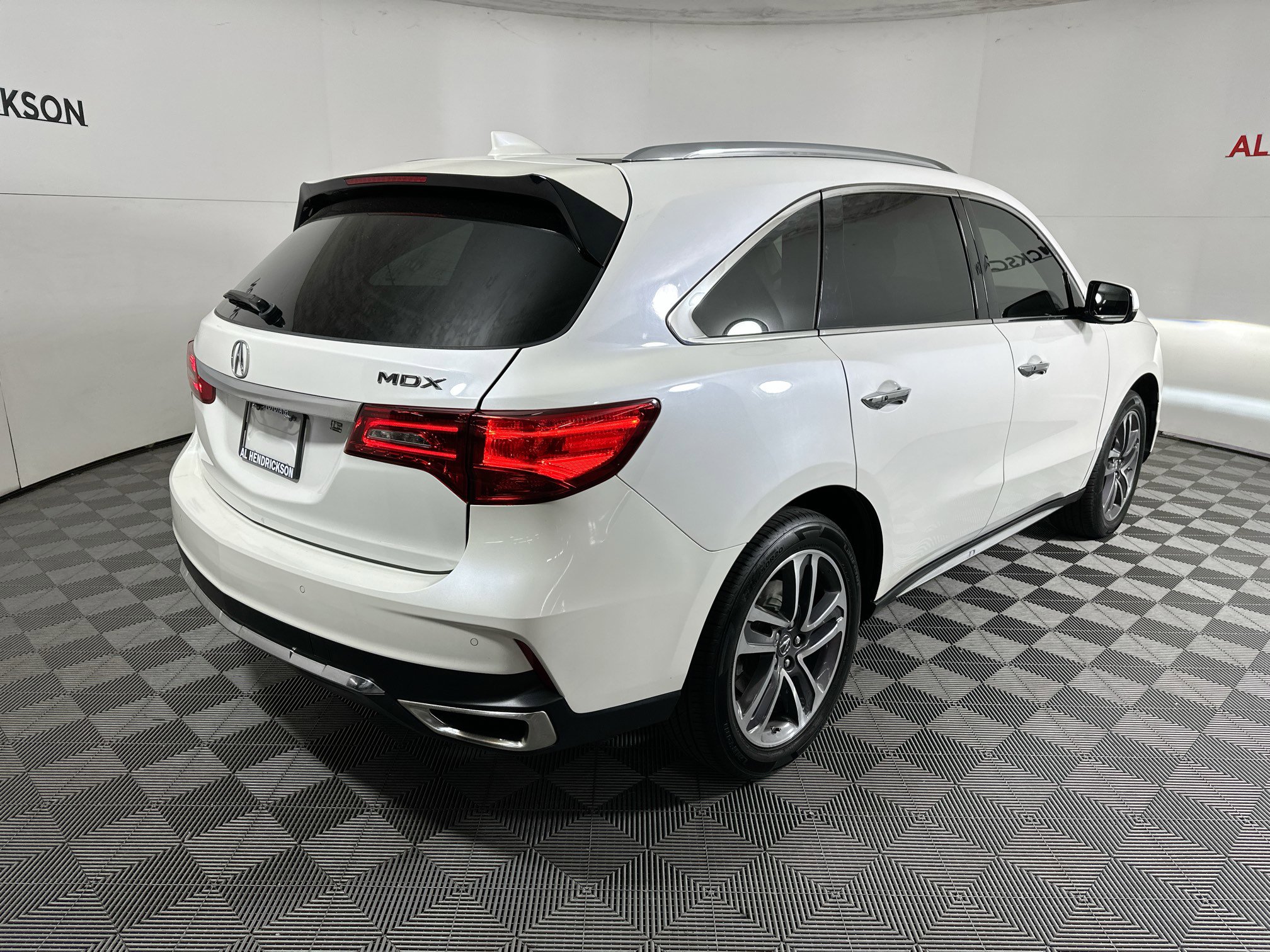 Used 2018 Acura MDX FWD w/ Advance Package image 3