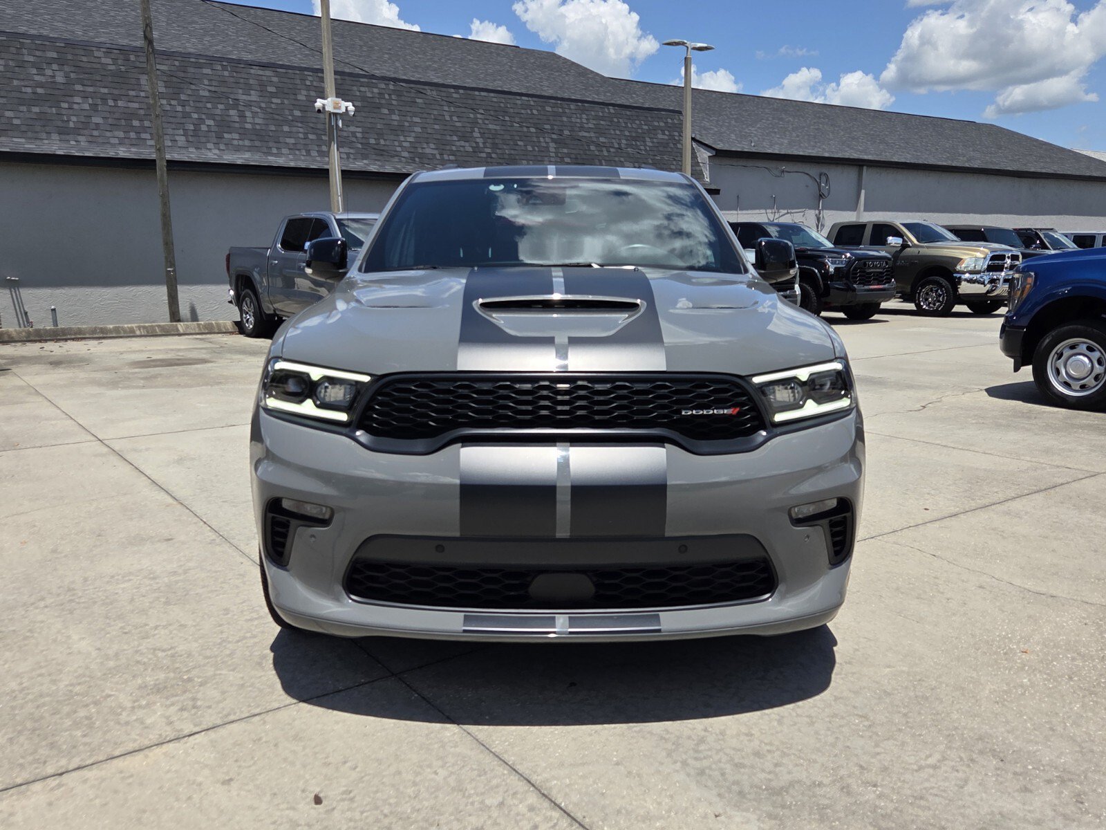 Used 2023 Dodge Durango R/T RWD image 2
