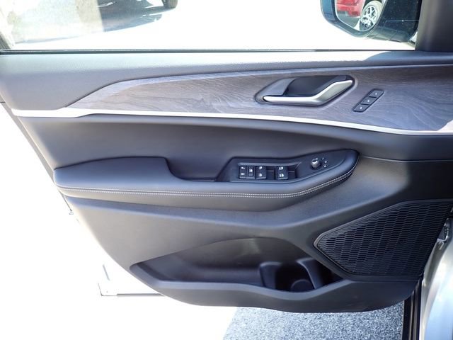 New 2025 Jeep Grand Cherokee L Limited w/ Black Appearance Package image 15