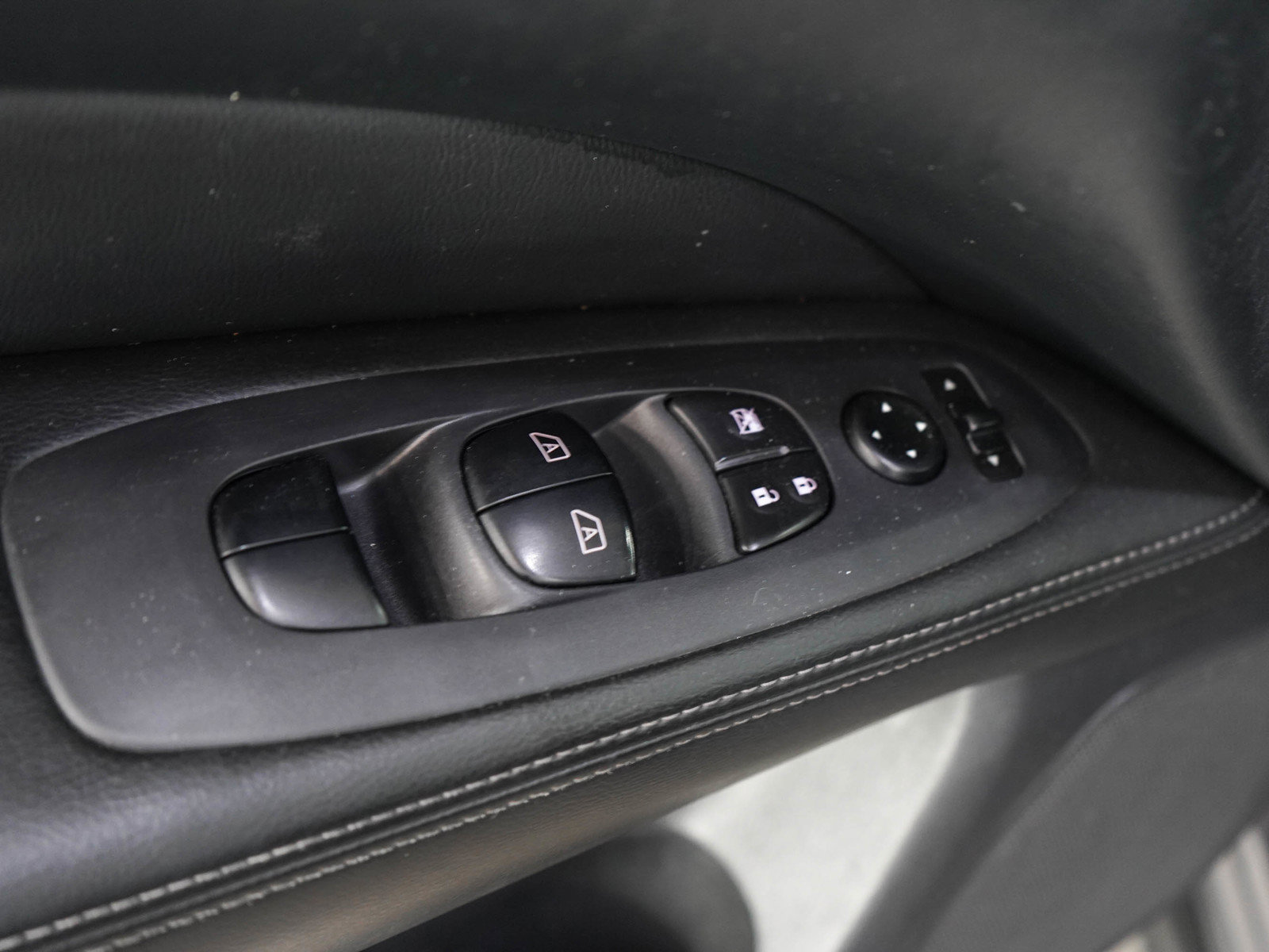 Used 2017 Nissan Pathfinder SL w/ SL Tech Package AWD/4WD image 19
