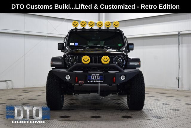 Used 2025 Jeep Wrangler Unlimited Rubicon w/ Convenience Group AWD/4WD image 2