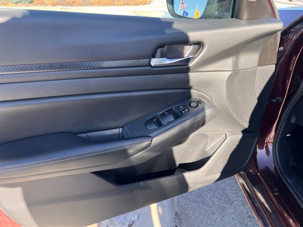 Used 2024 Nissan Altima 2.5 SV image 6