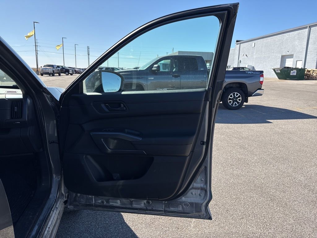 Used 2024 Nissan Pathfinder Rock Creek image 17