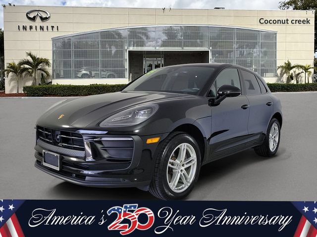 Used 2025 Porsche Macan AWD/4WD image 2