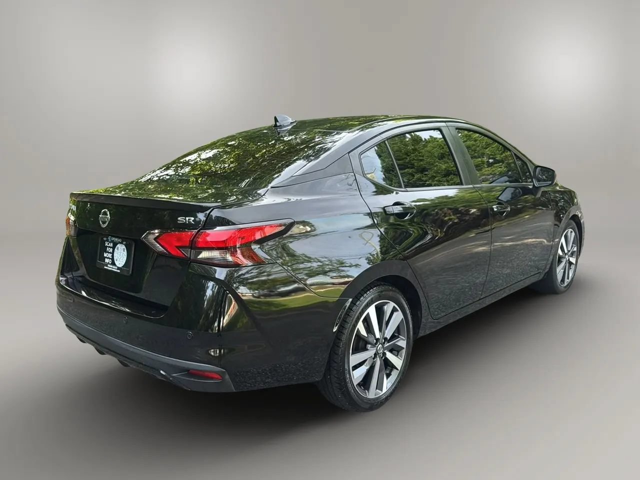 Used 2020 Nissan Versa SR w/ Convenience Package FWD image 5