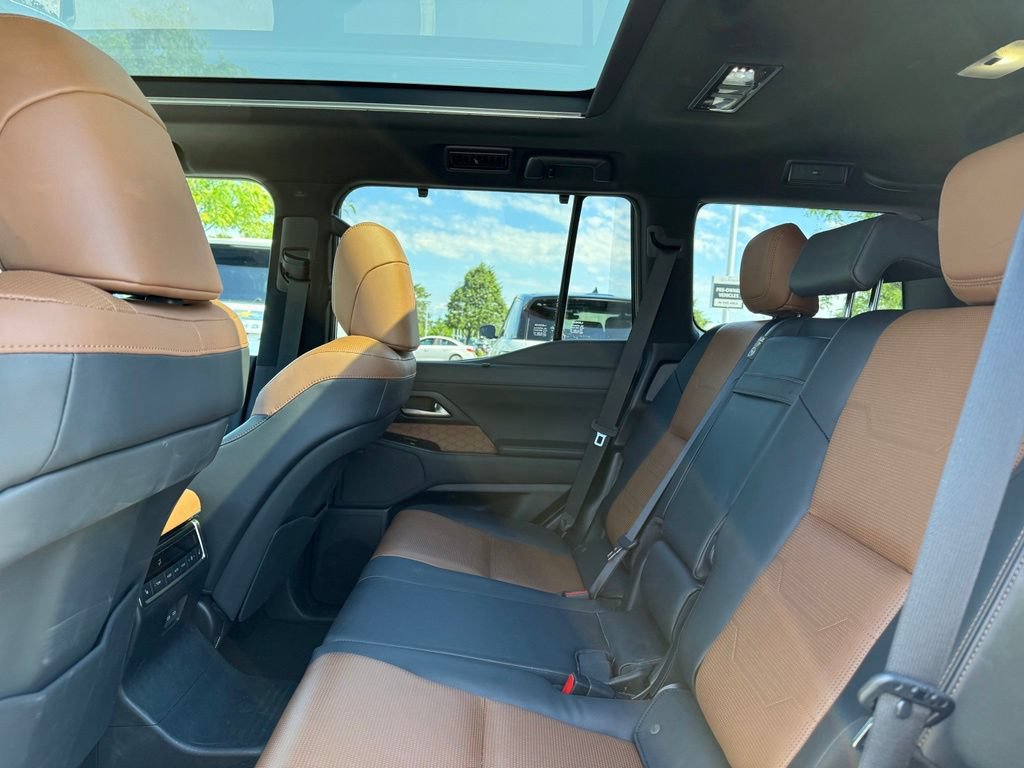 Used 2024 Lexus GX 550 w/ Accessory Package (Z1) AWD/4WD image 15