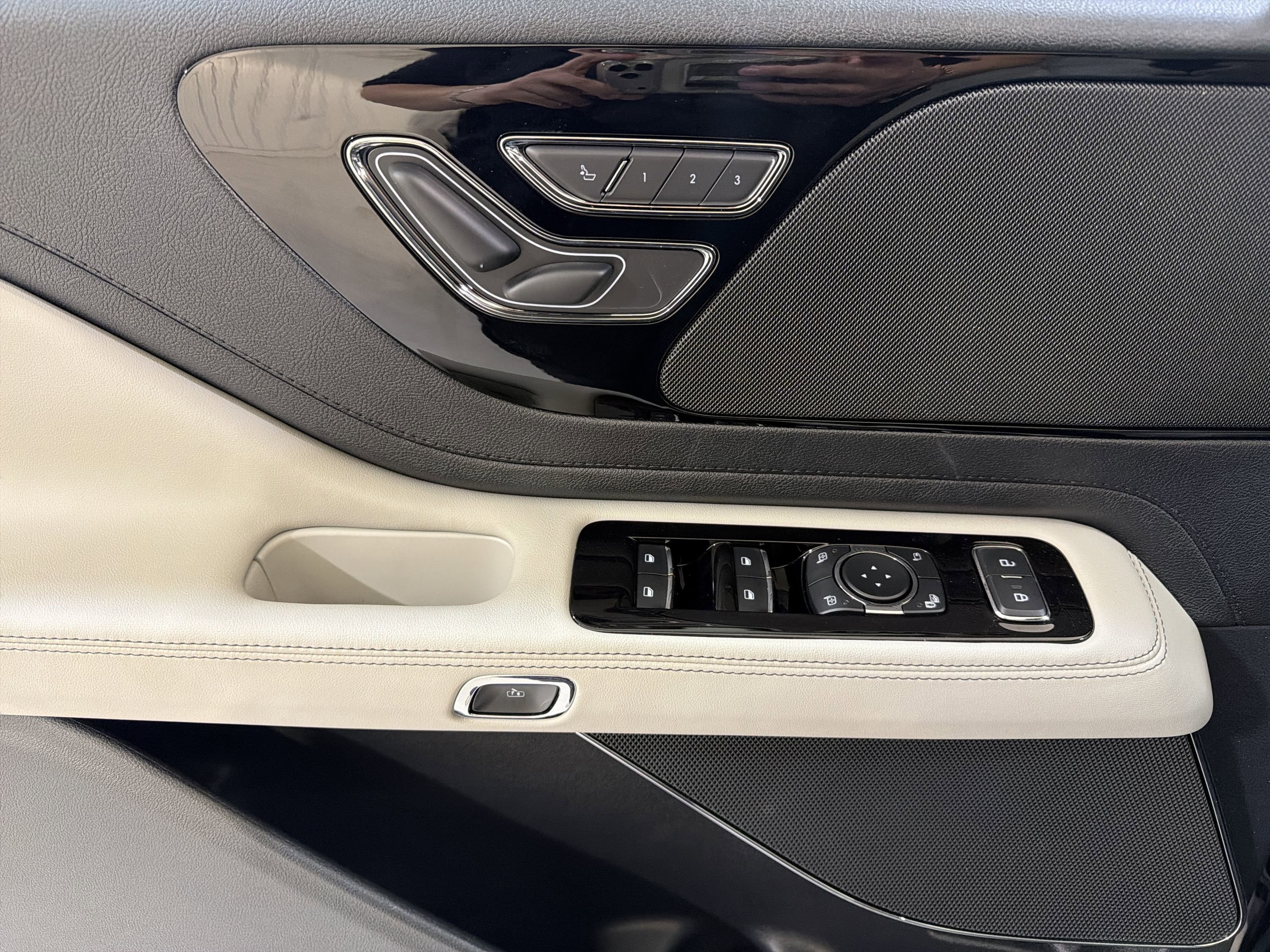 New 2026 Lincoln Aviator 2WD image 12