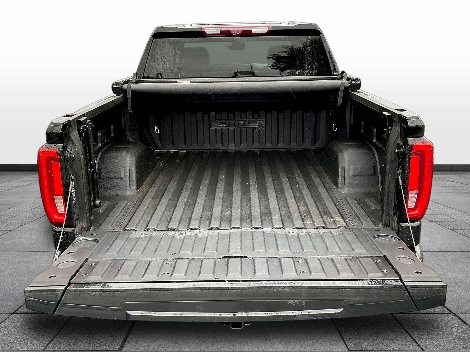 Used 2023 GMC Sierra 1500 AT4 w/ Technology Package AWD/4WD image 10