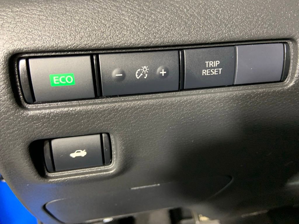 Used 2022 Nissan Sentra SV FWD image 9