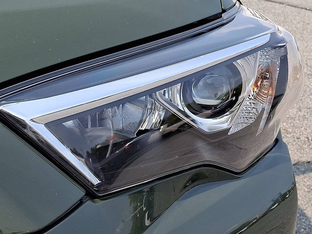 Used 2022 Toyota 4Runner Limited AWD/4WD image 9