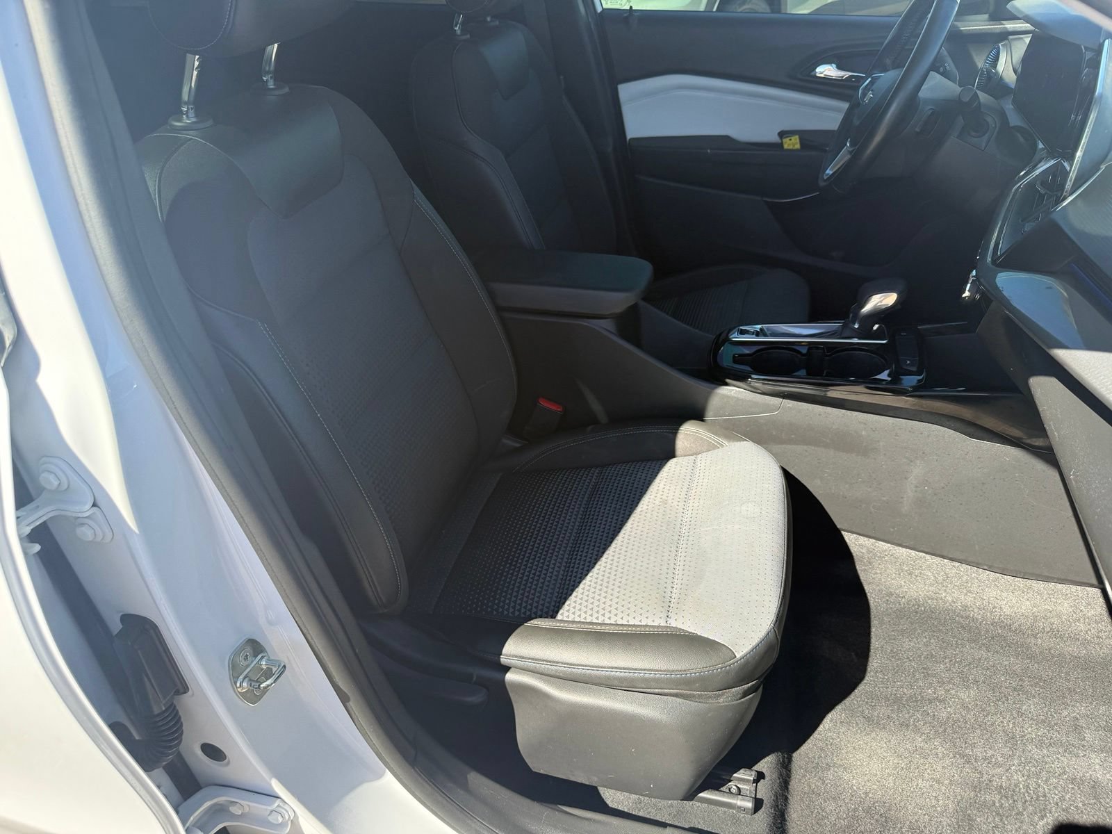 Used 2024 Chevrolet Trax LT w/ Driver Confidence Package FWD image 31