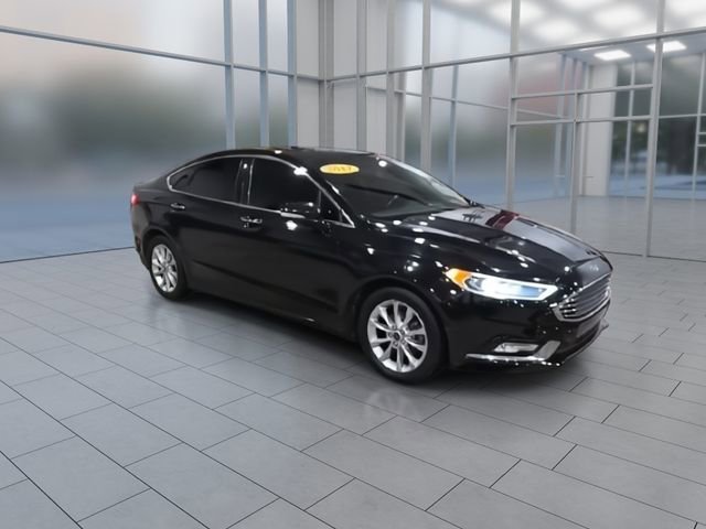 Used 2017 Ford Fusion SE w/ Fusion SE Technology Package FWD image 2