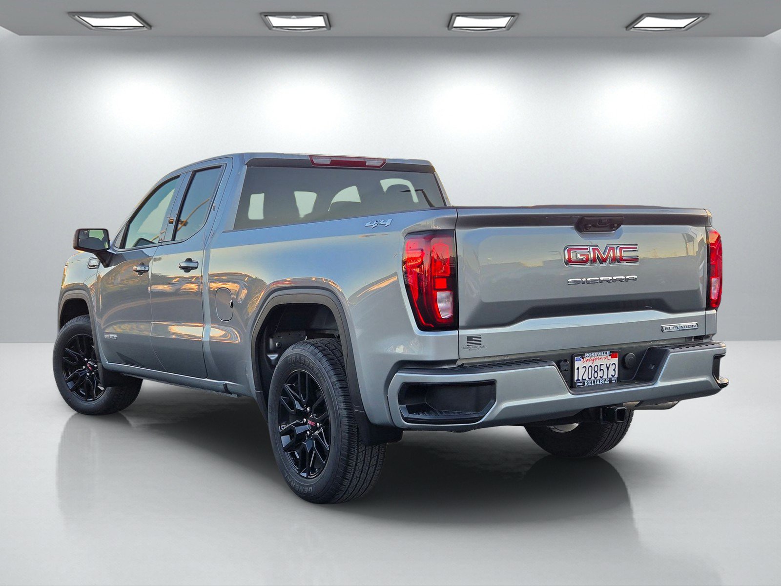 Used 2025 GMC Sierra 1500 Elevation image 6
