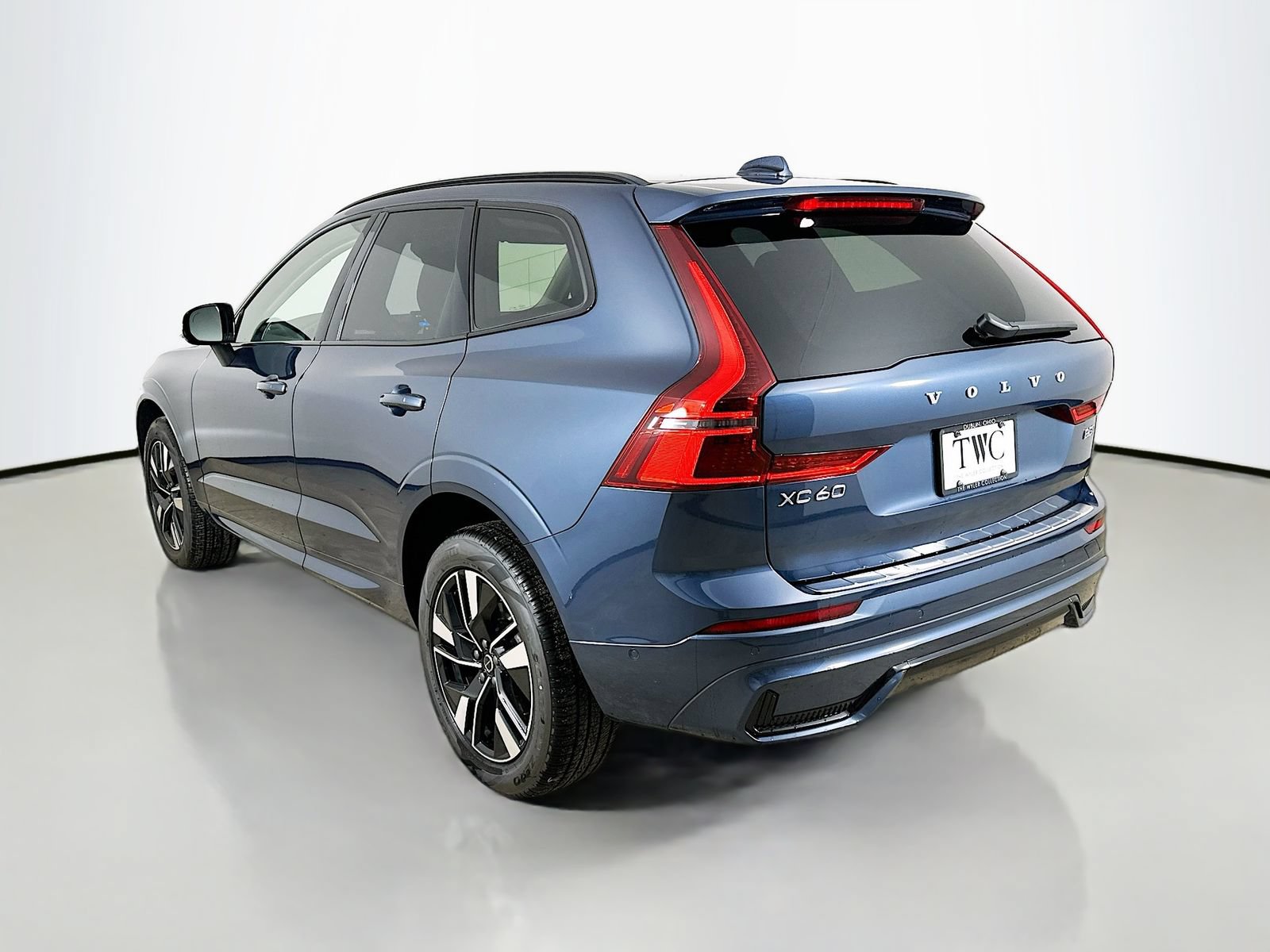 New 2026 Volvo XC60 B5 Plus w/ Protection Package Premier AWD/4WD image 7
