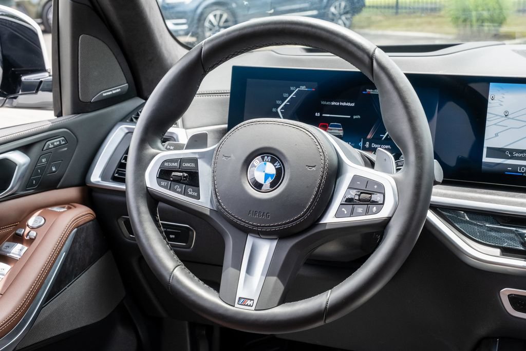 Used 2025 BMW X7 xDrive40i w/ M Sport Package AWD/4WD image 28