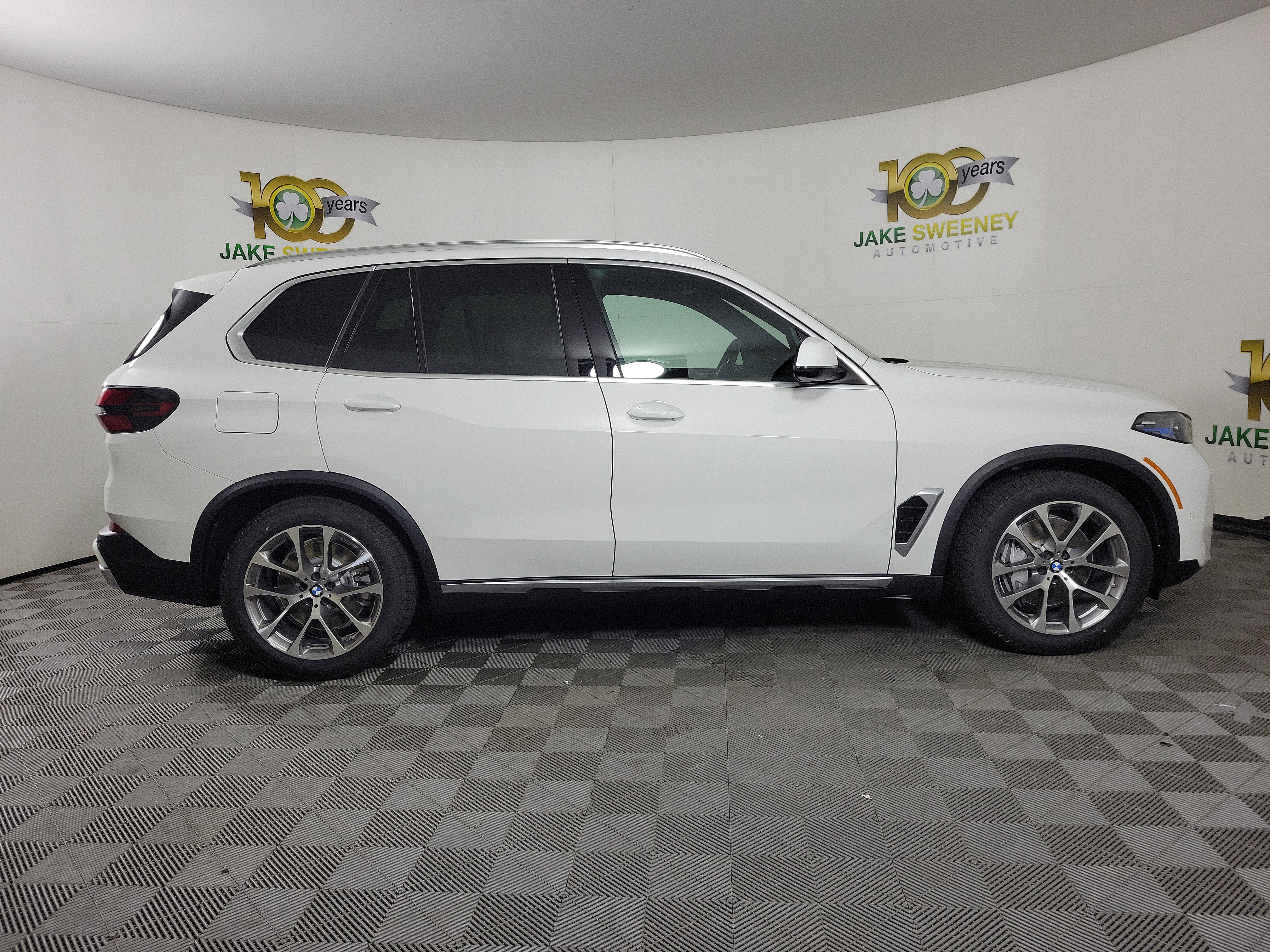 New 2026 BMW X5 xDrive50e image 8