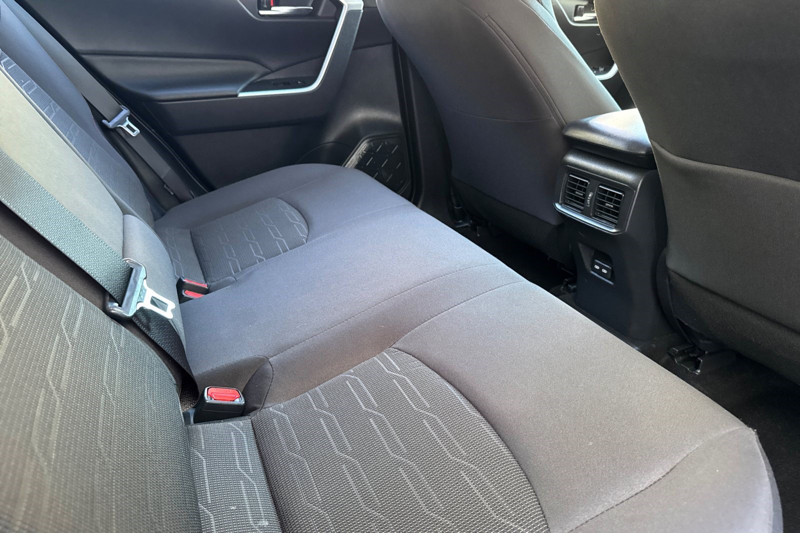 Used 2022 Toyota RAV4 SE w/ Weather & Moonroof Package AWD/4WD image 32