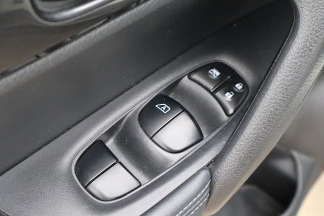 Used 2017 Nissan Rogue S FWD image 19
