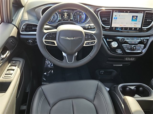 New 2025 Chrysler Pacifica Select image 7