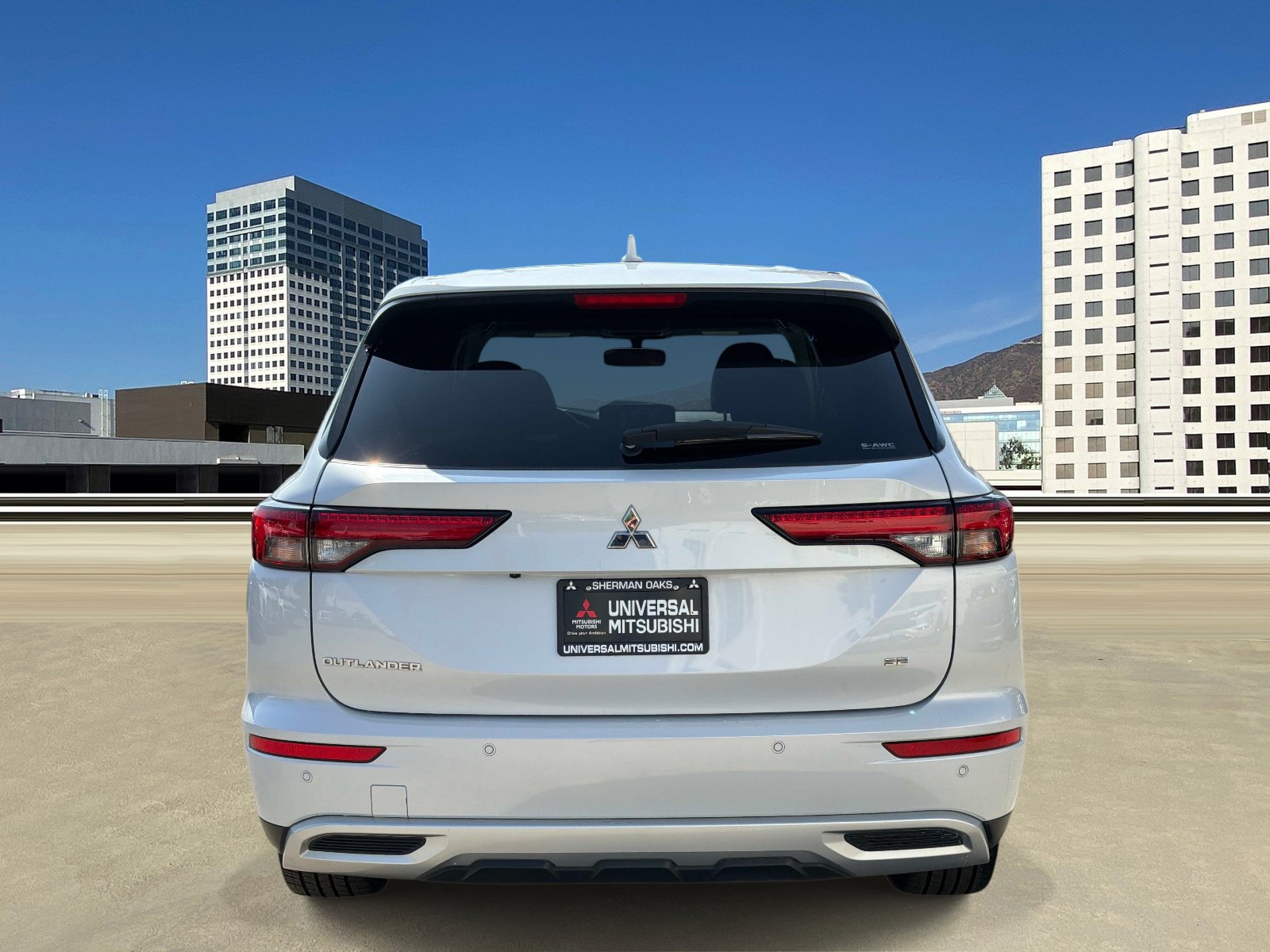 Used 2024 Mitsubishi Outlander AWD image 4