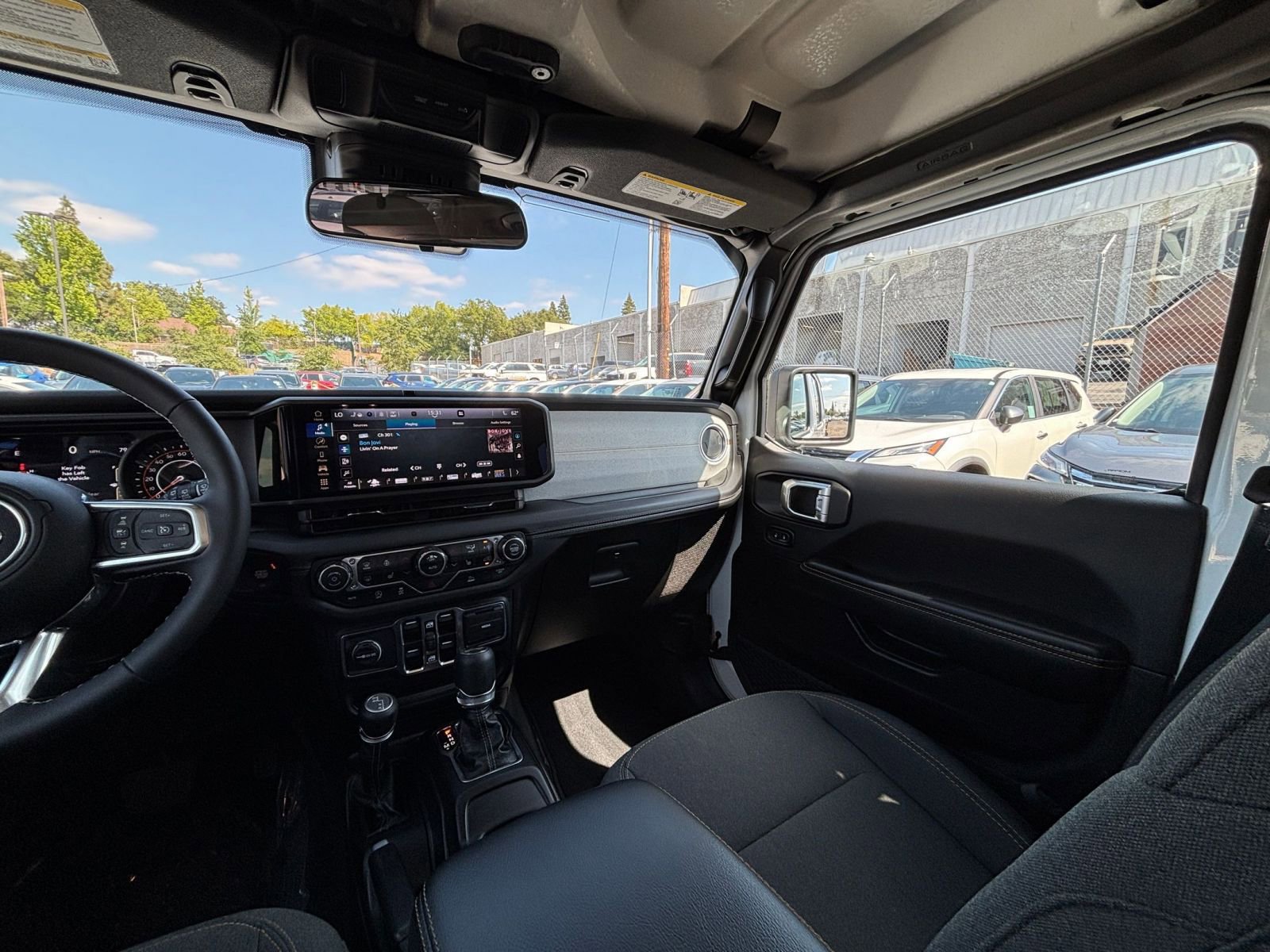 Used 2025 Jeep Wrangler Unlimited Sahara AWD/4WD image 35