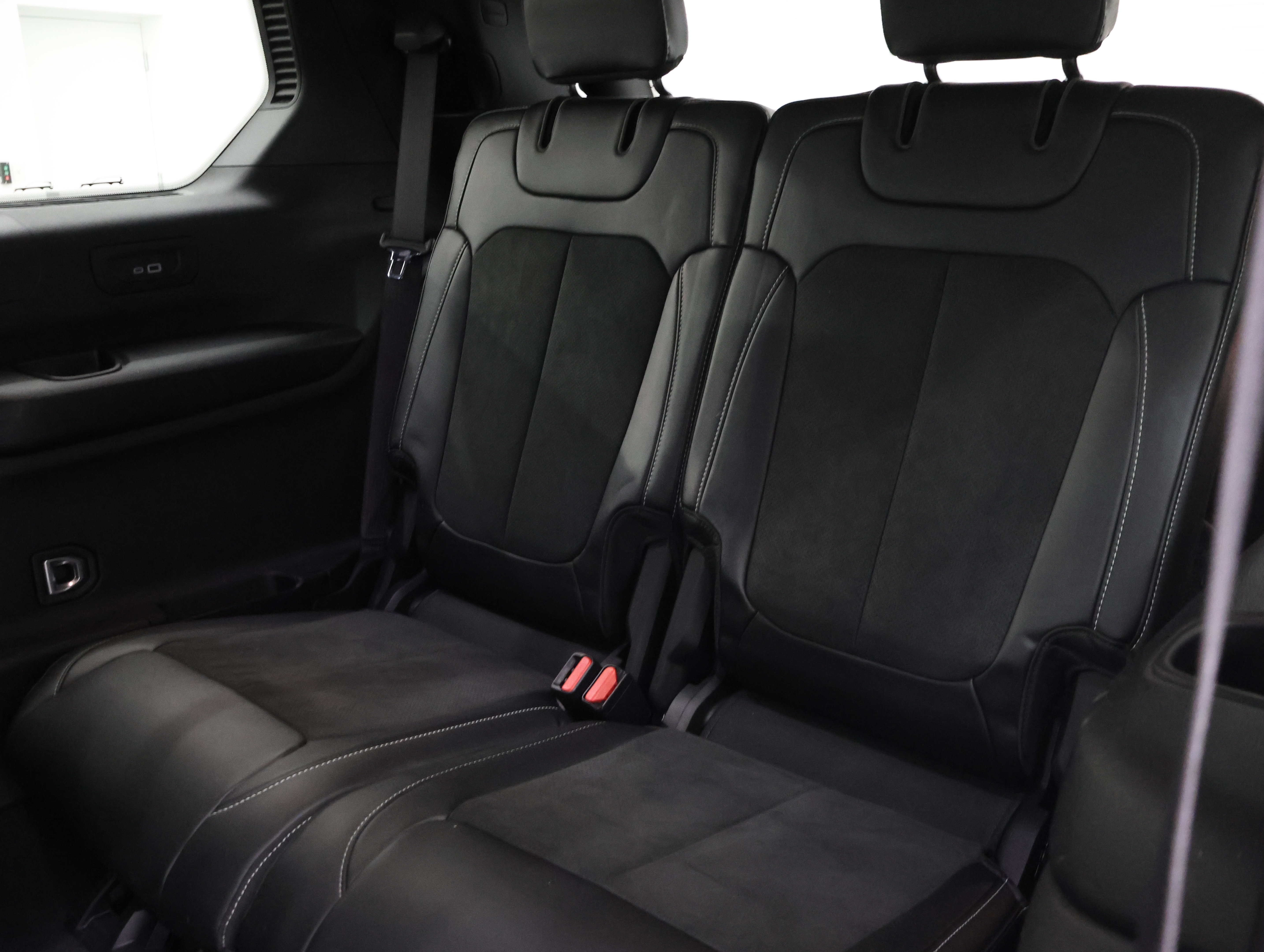 Used 2025 Jeep Grand Cherokee L Altitude AWD/4WD image 10