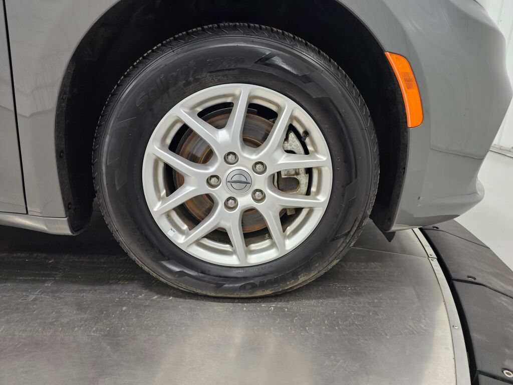 Used 2025 Chrysler Pacifica Select FWD image 10