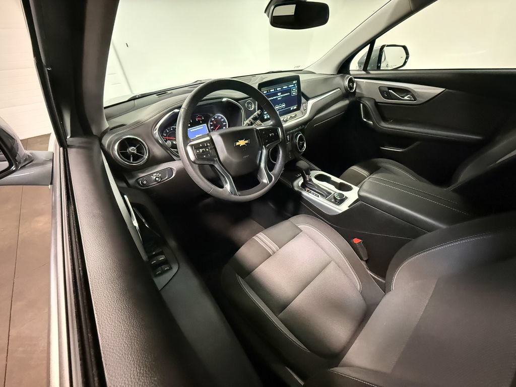 Used 2024 Chevrolet Blazer LT w/ Convenience Package FWD image 2